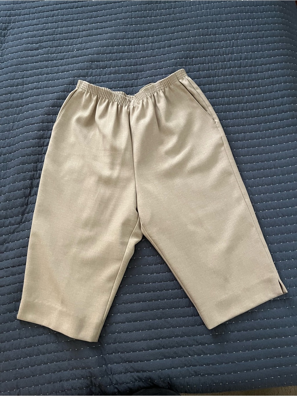 Alfred Dunner cream linen Bermuda shorts pedal pushers with elastic waistband